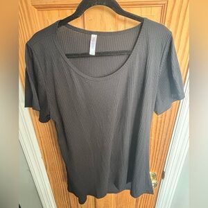 LuLaRoe black top (XL)